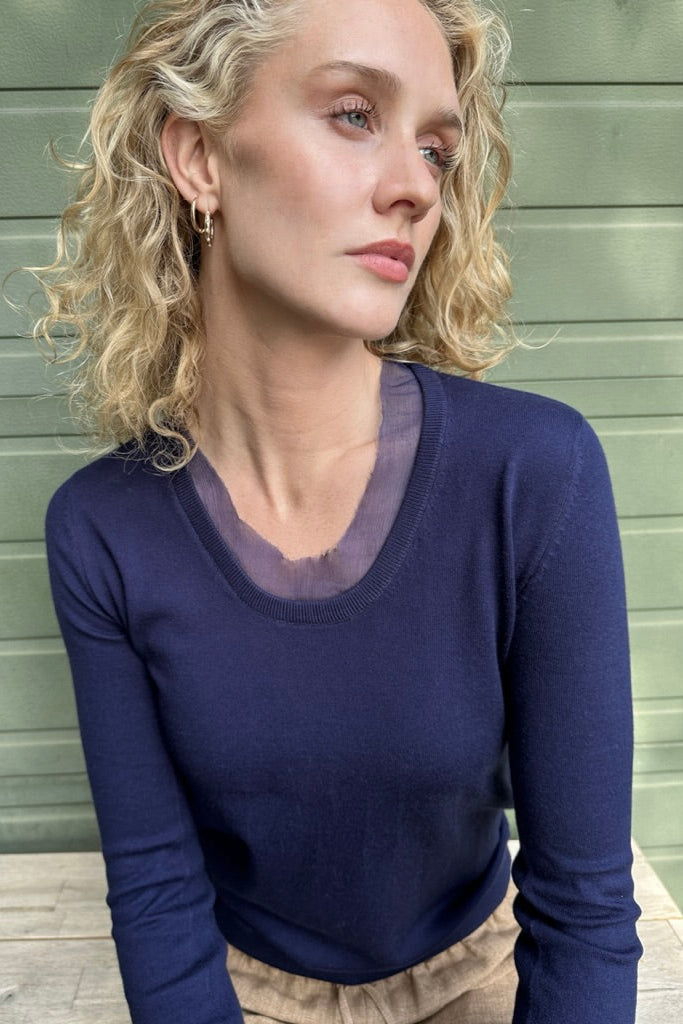 Colly u neck round neck sweater chiffon trim close up
