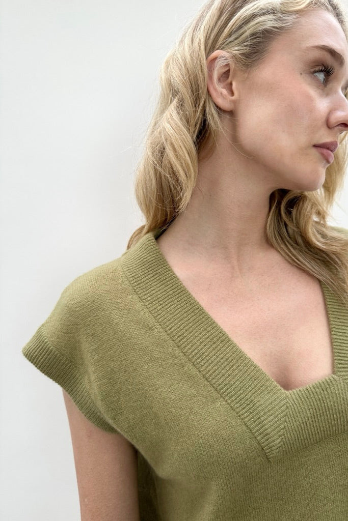 Inka seaweed tank top Square neck green yellow detail neck view