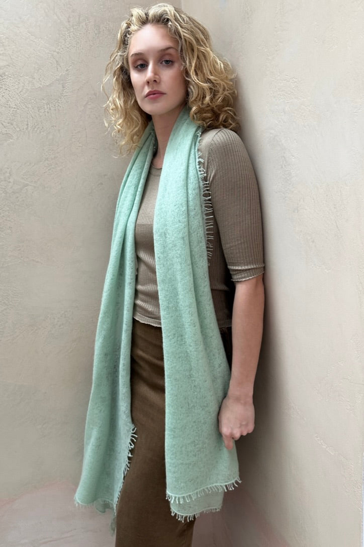 Eighty scarf in mint green cashmere ling view