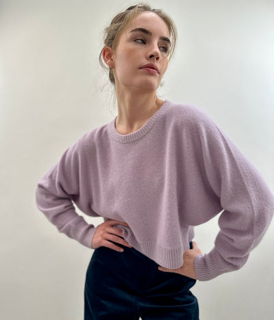 Kurt crop cashmere sweater in purple lilac 