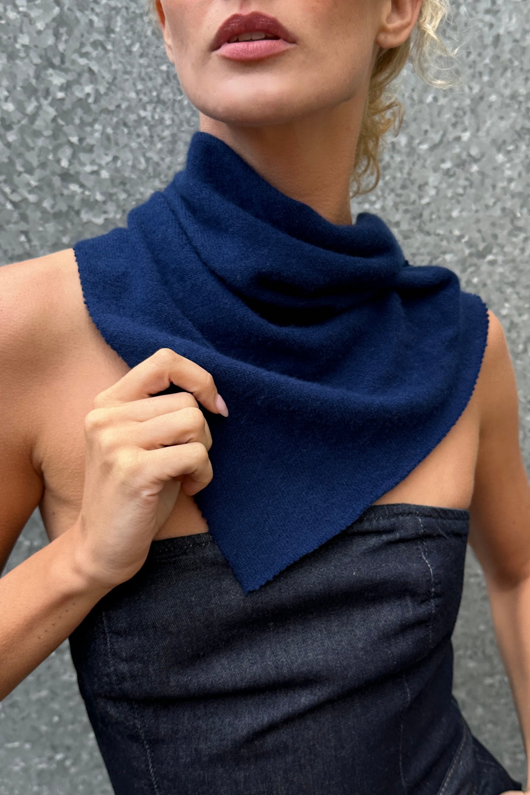 Doon neck scarf cashmere navy front view