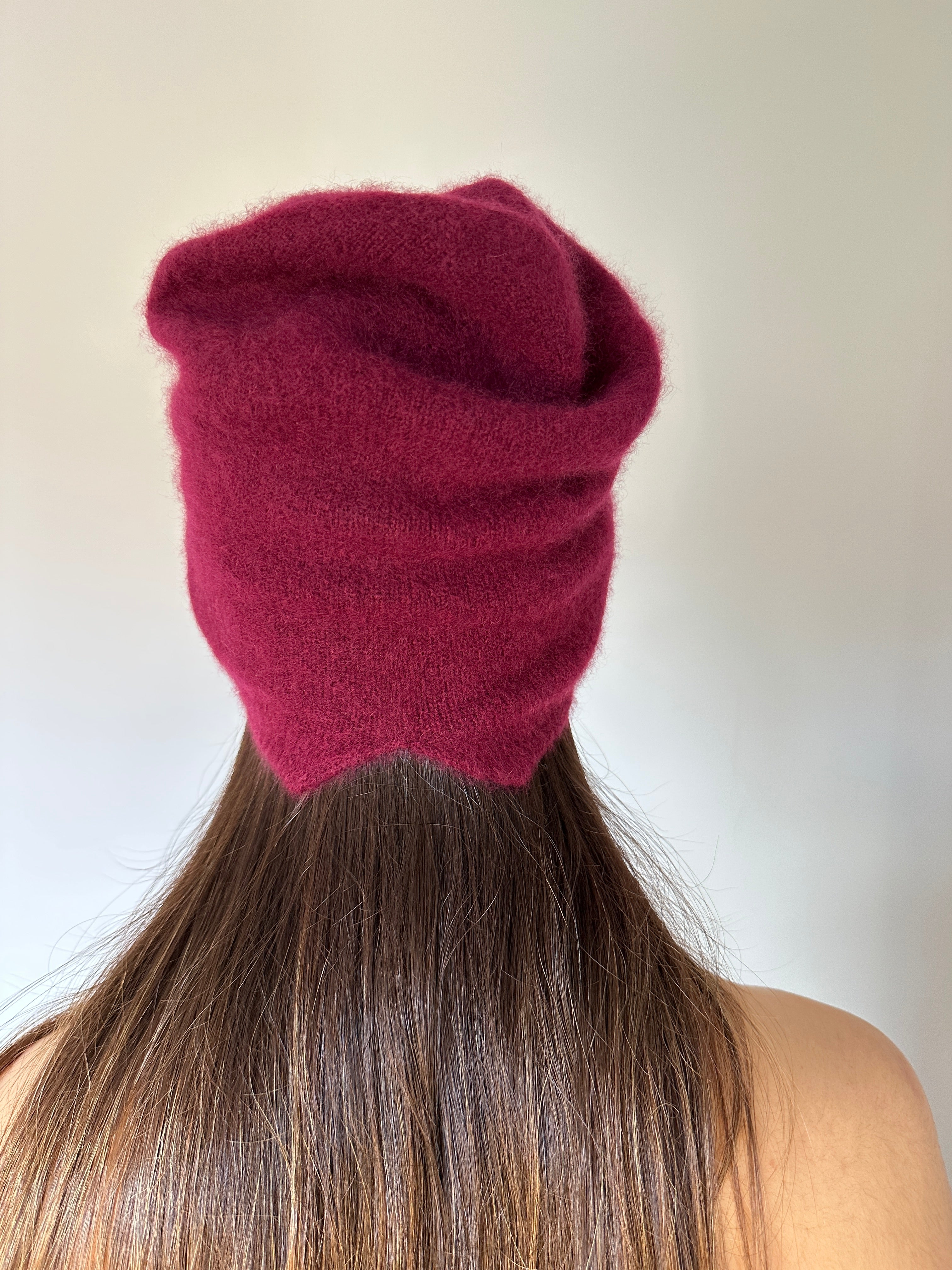 model in beanie cashmere hat in burgundy wine back view