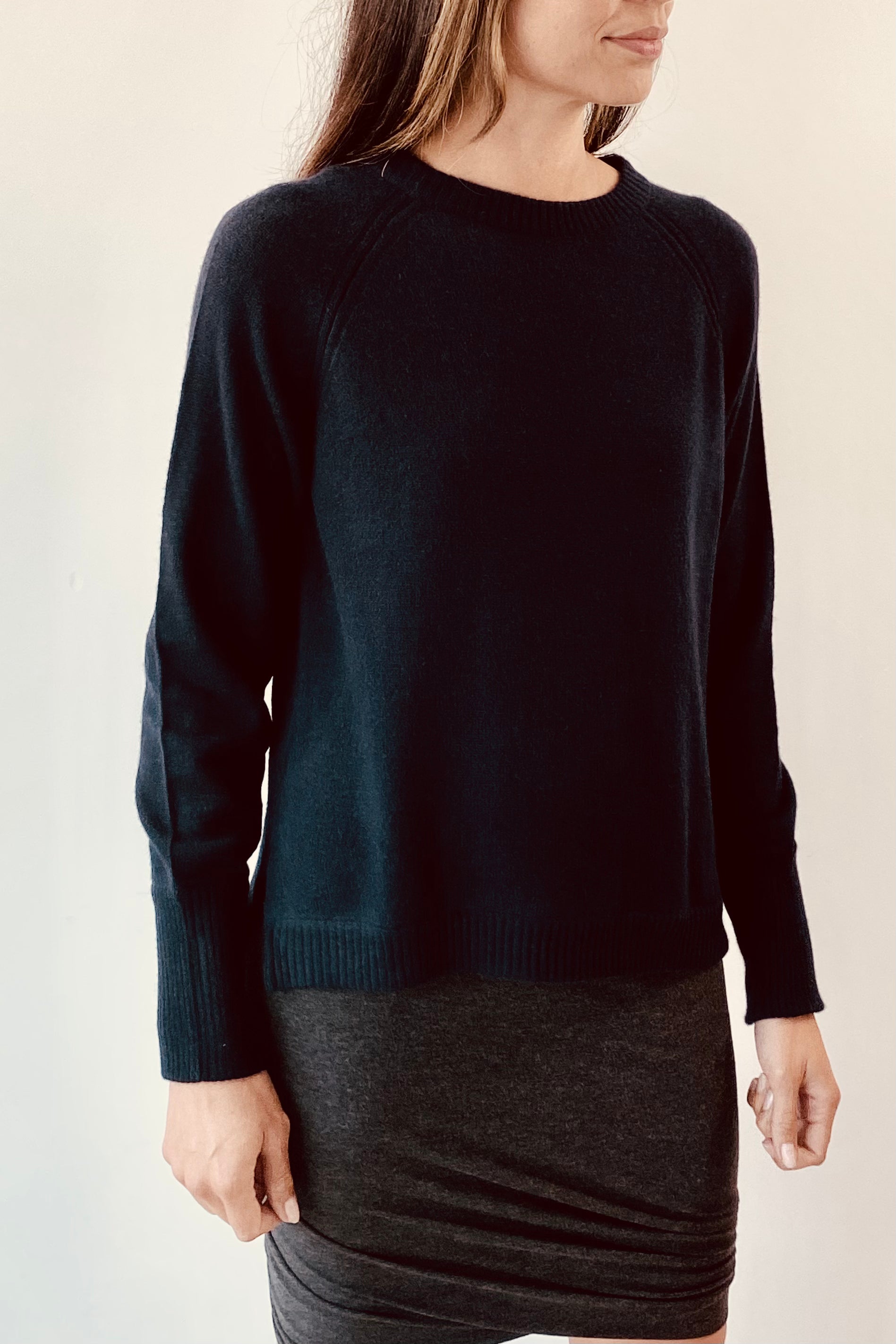 hethna black cashmere round neck sweater