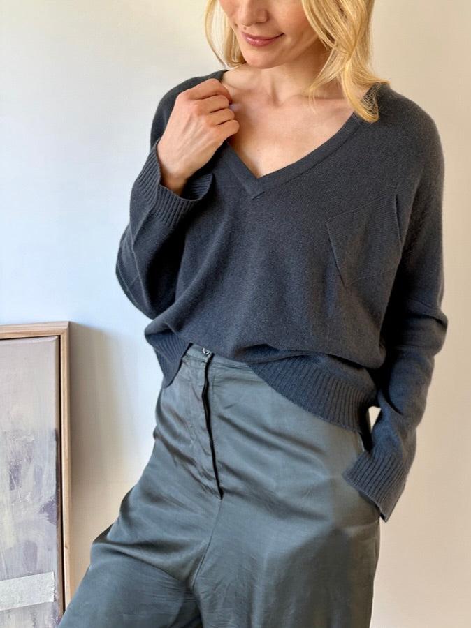 Brianna nightshade v neck sweater cashmere dark grey