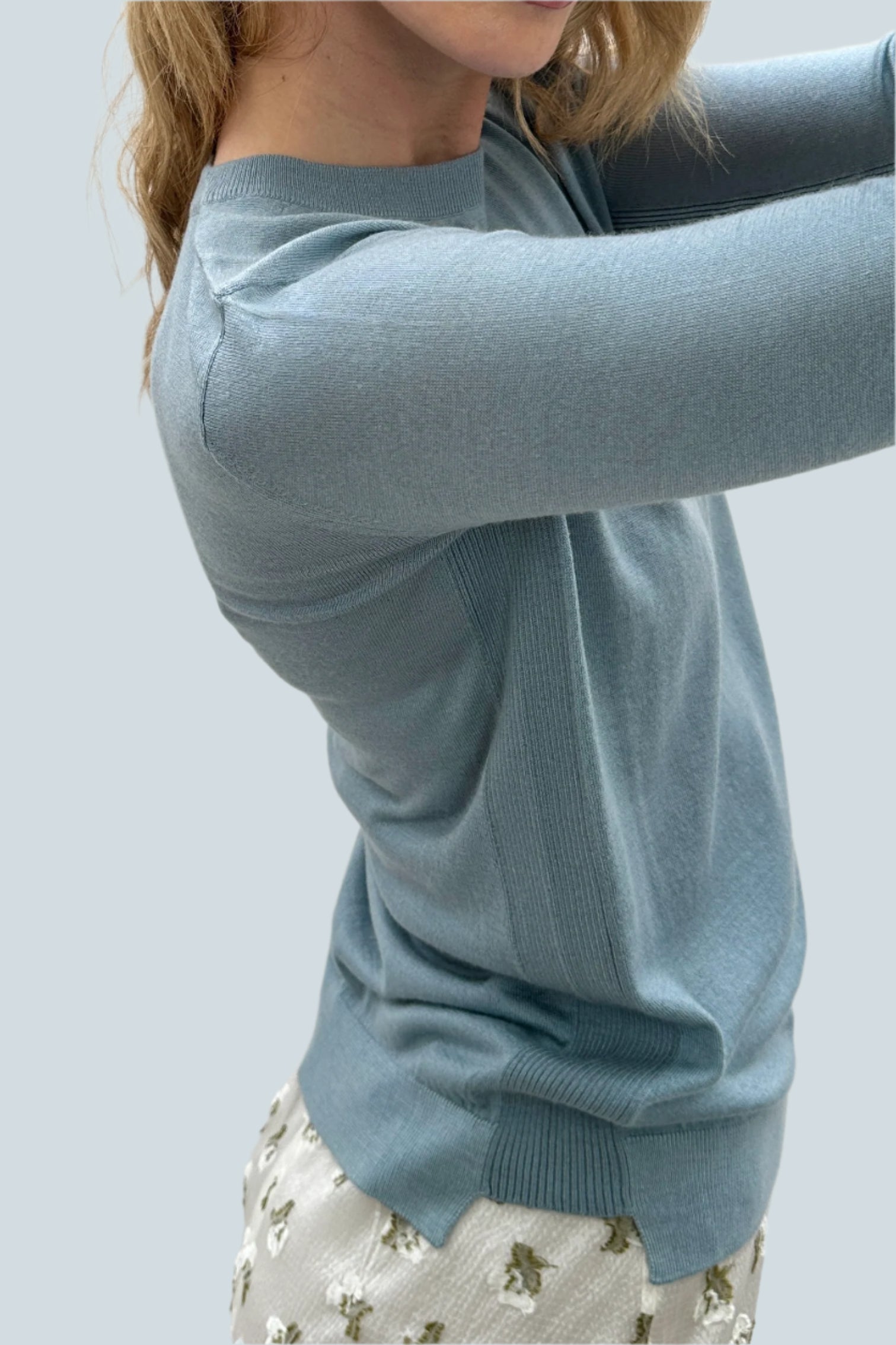 dolly crew neck sweater light blue cashmere silk close up