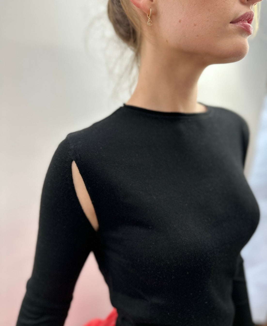 Richileu black slit top cashmere silk close up 2