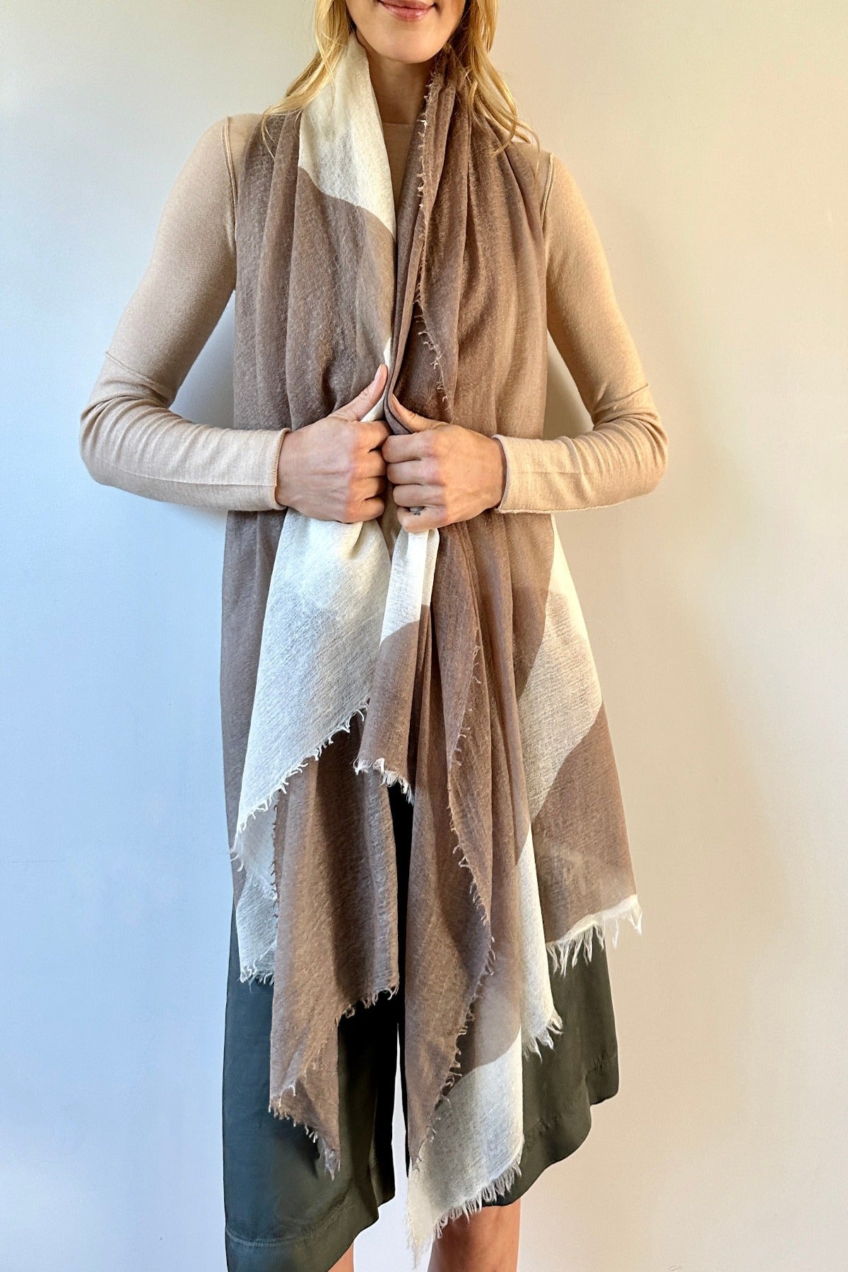 shapes scarf sabbia white  long view