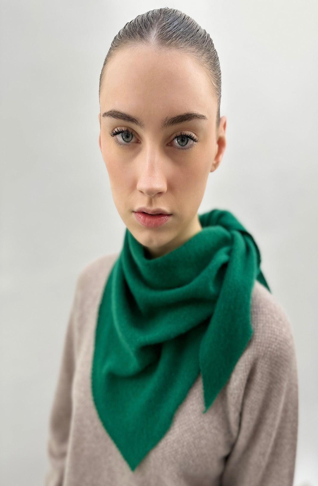 doon kelly green foulard bandan neck wamer