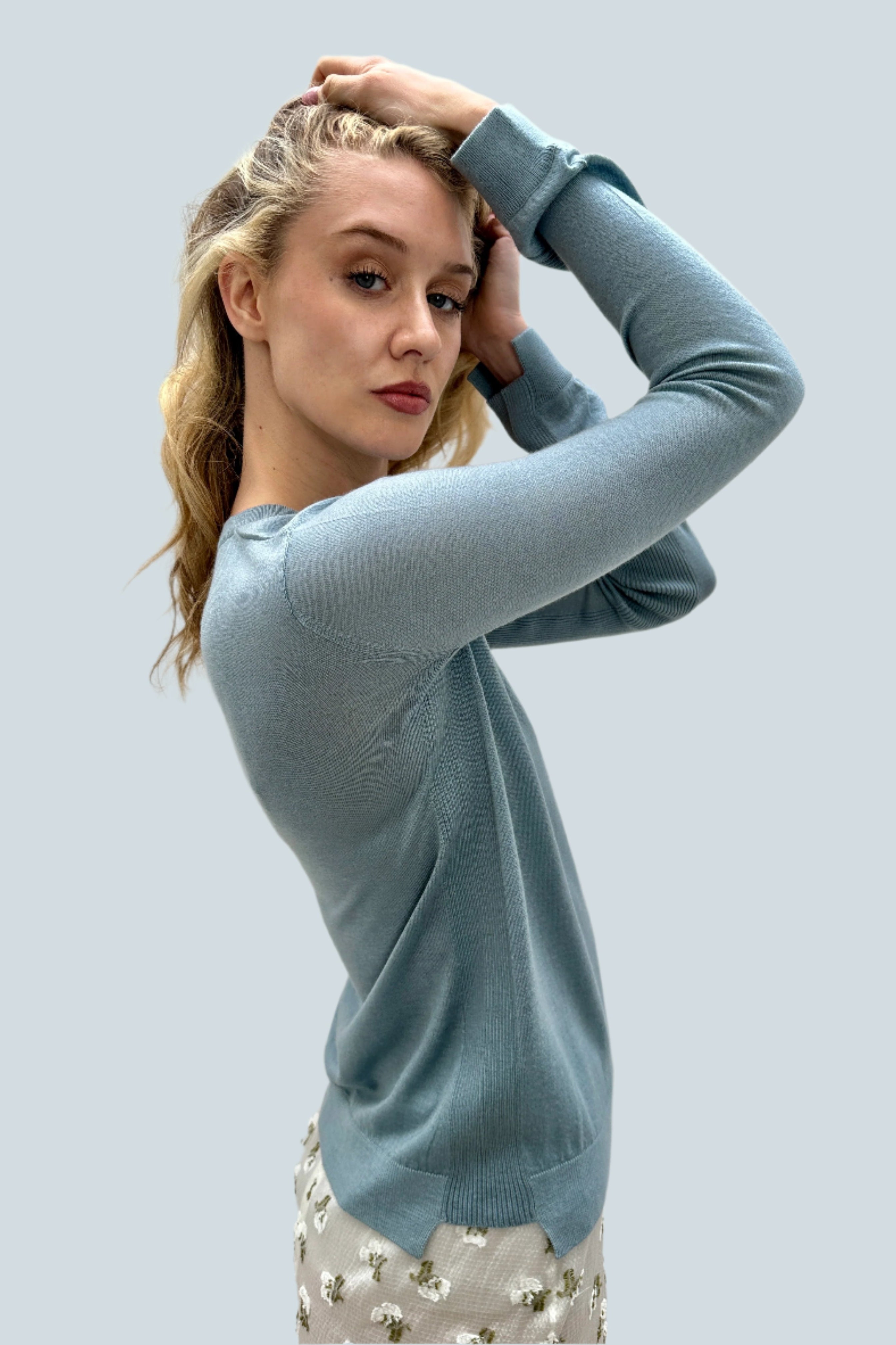 dolly crew neck sweater light blue cashmere silk side view