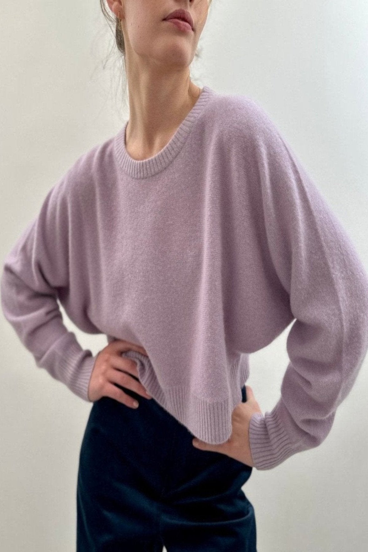 Kurt crop cashmere sweater in purple lilac 