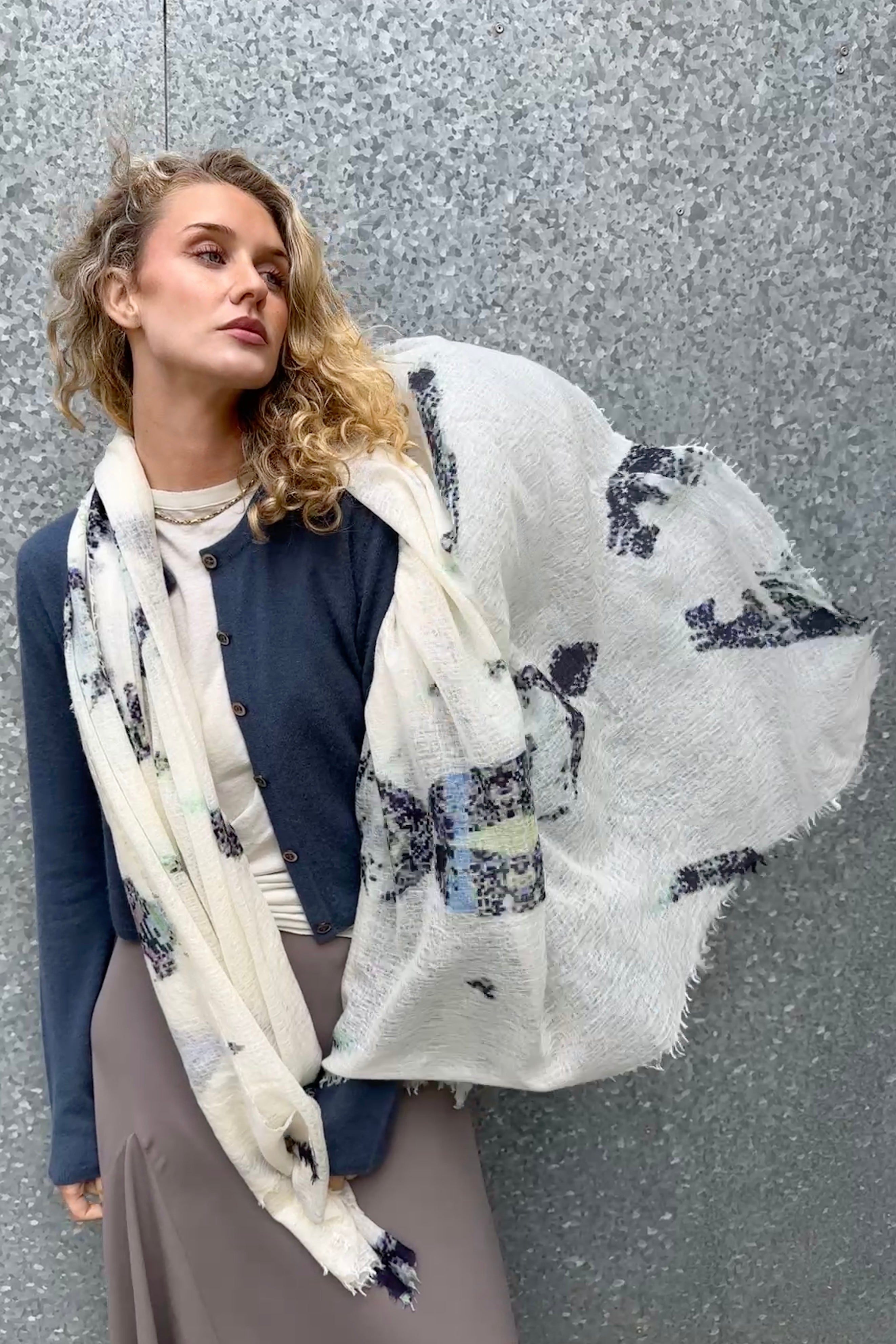 Dominga scarf  andmodel in  Rox grey blue steel cashmere round neck cardigan 