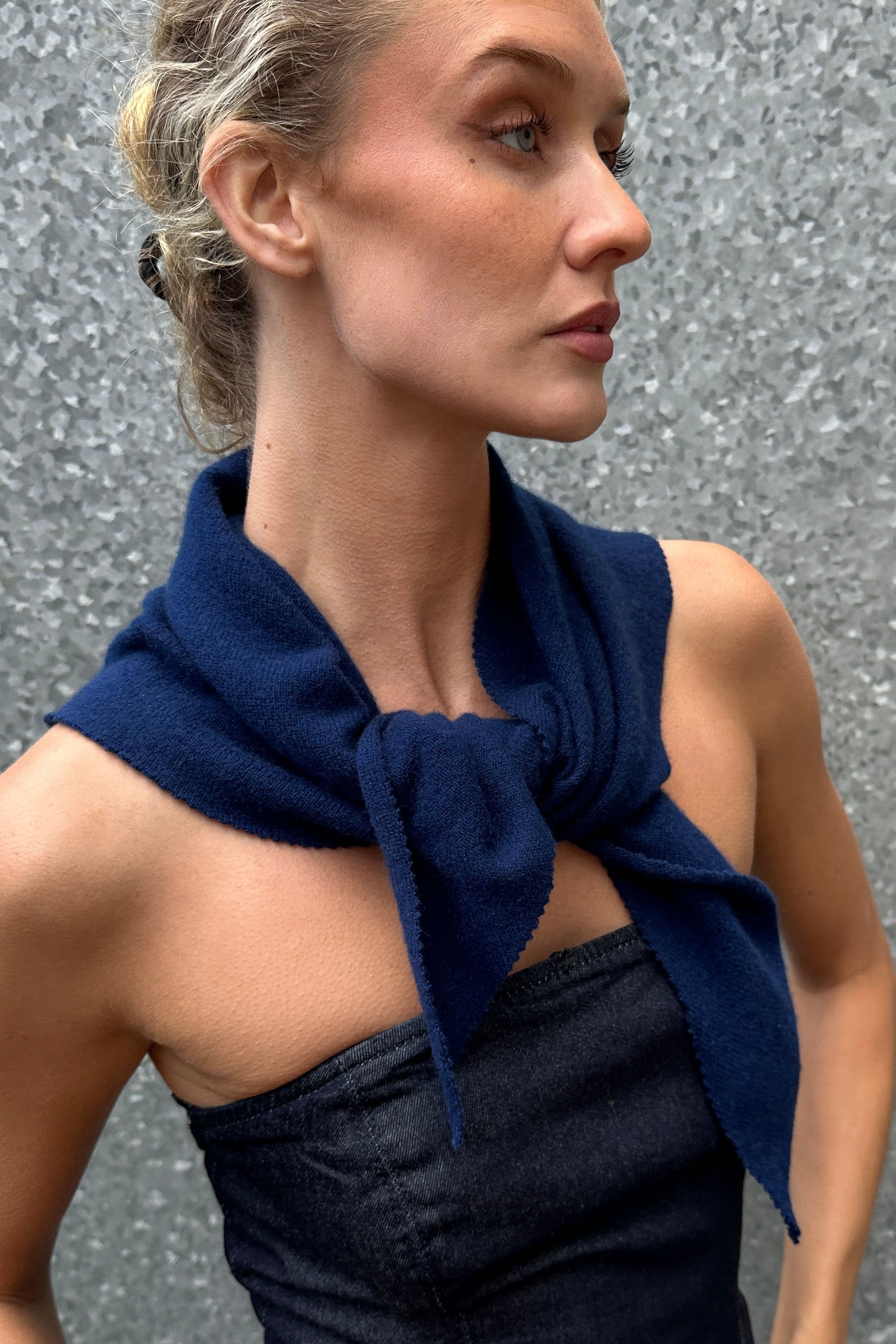 Doon neck scarf cashmere  navy 