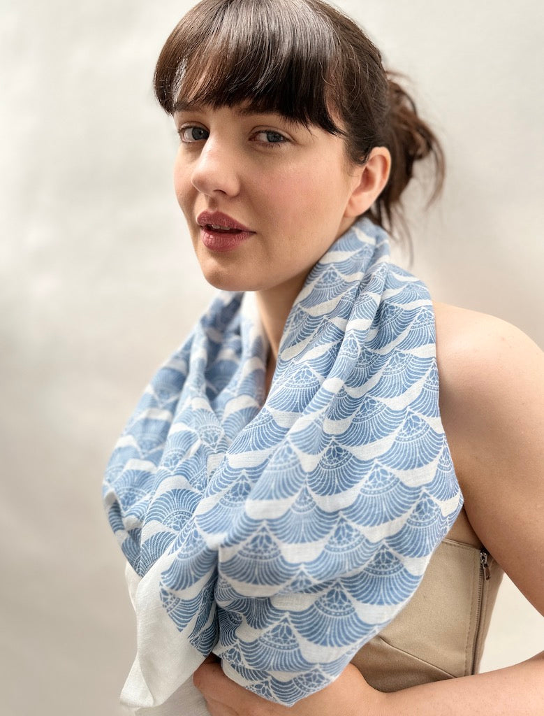 fantail scarf blue close up
