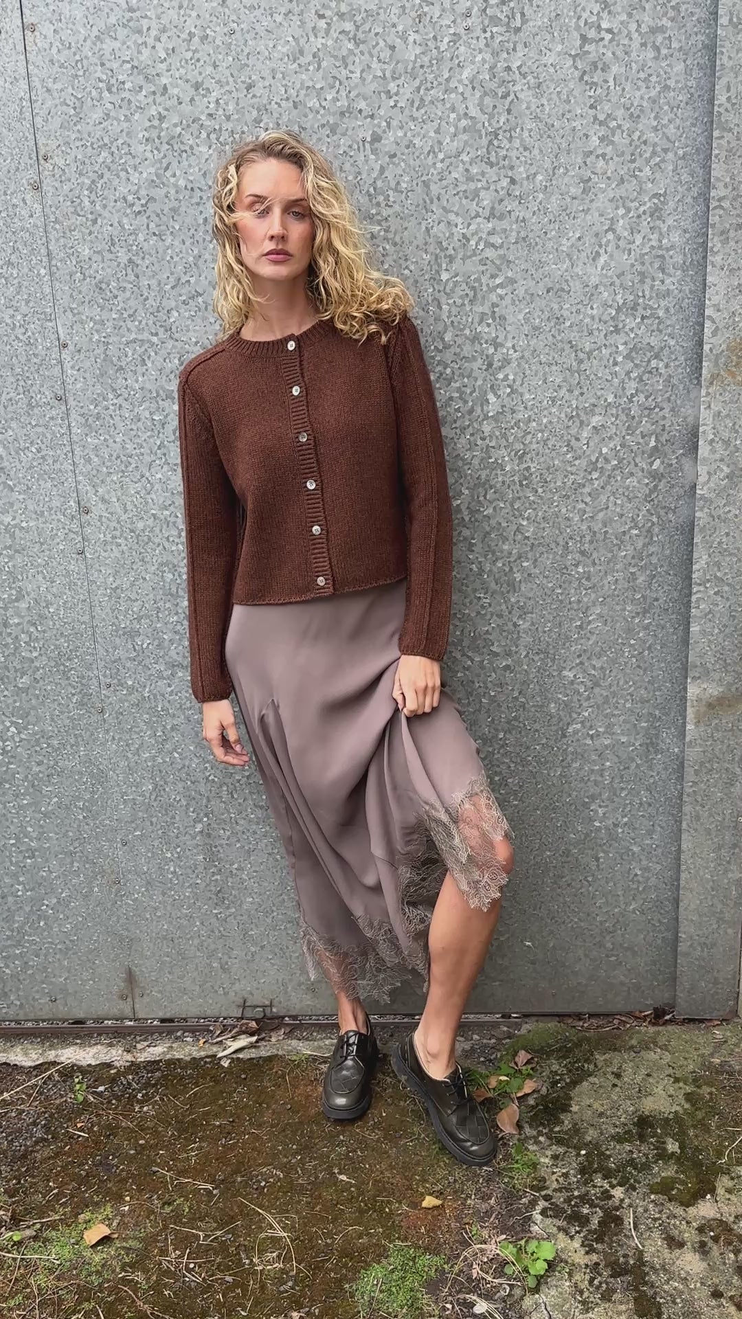 janita crew neck cardi brown compost