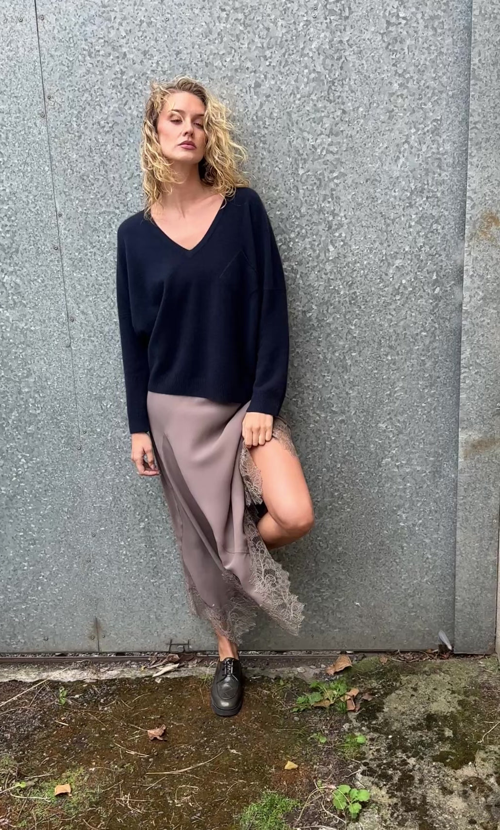 brianna navy v neck cashmere sweater