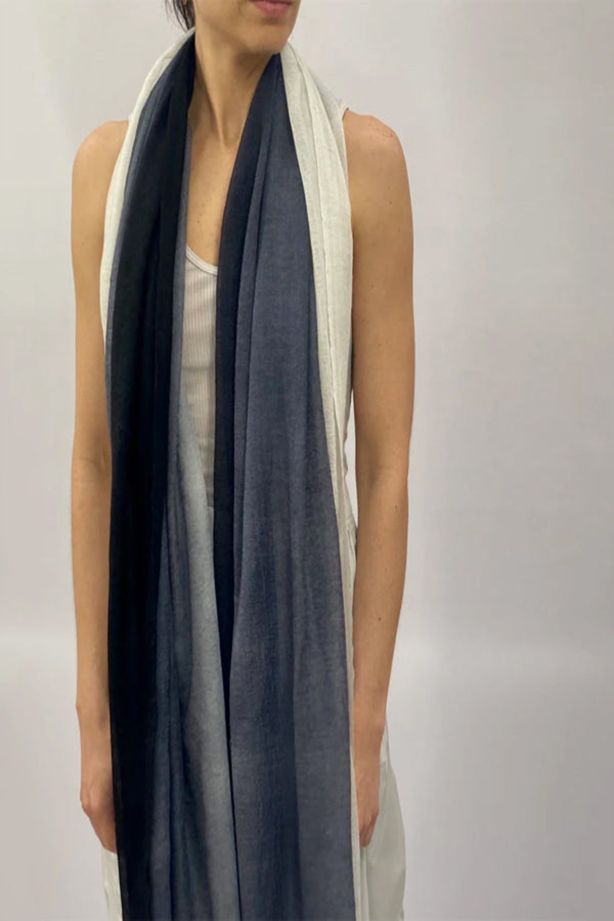 long view ombre scarf black and white