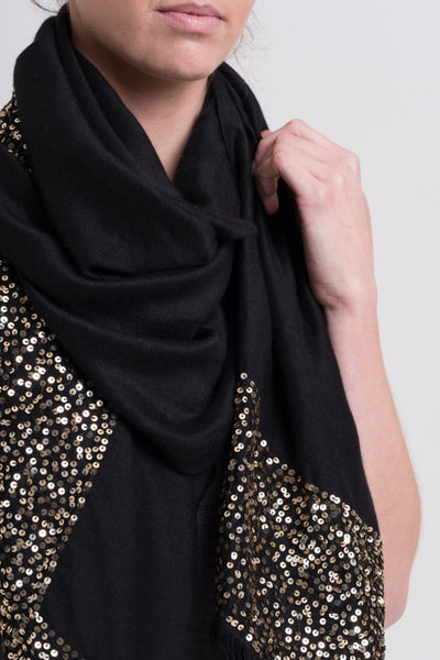 close up of sparkle scarf in black and gold
